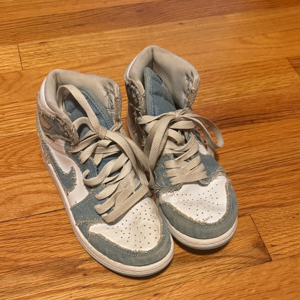 Kids High-Top Sneakers

Used: 
NO insoles please look at pictures